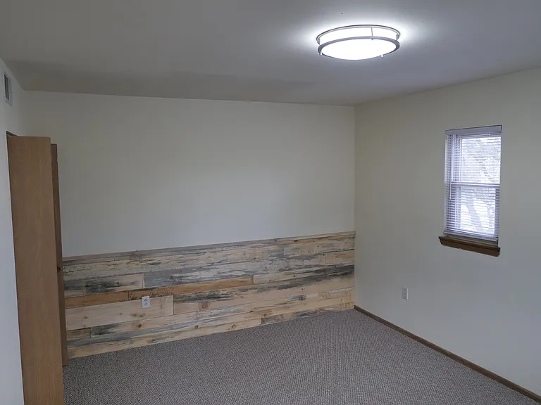 951 Southgate Dr — Photo 5