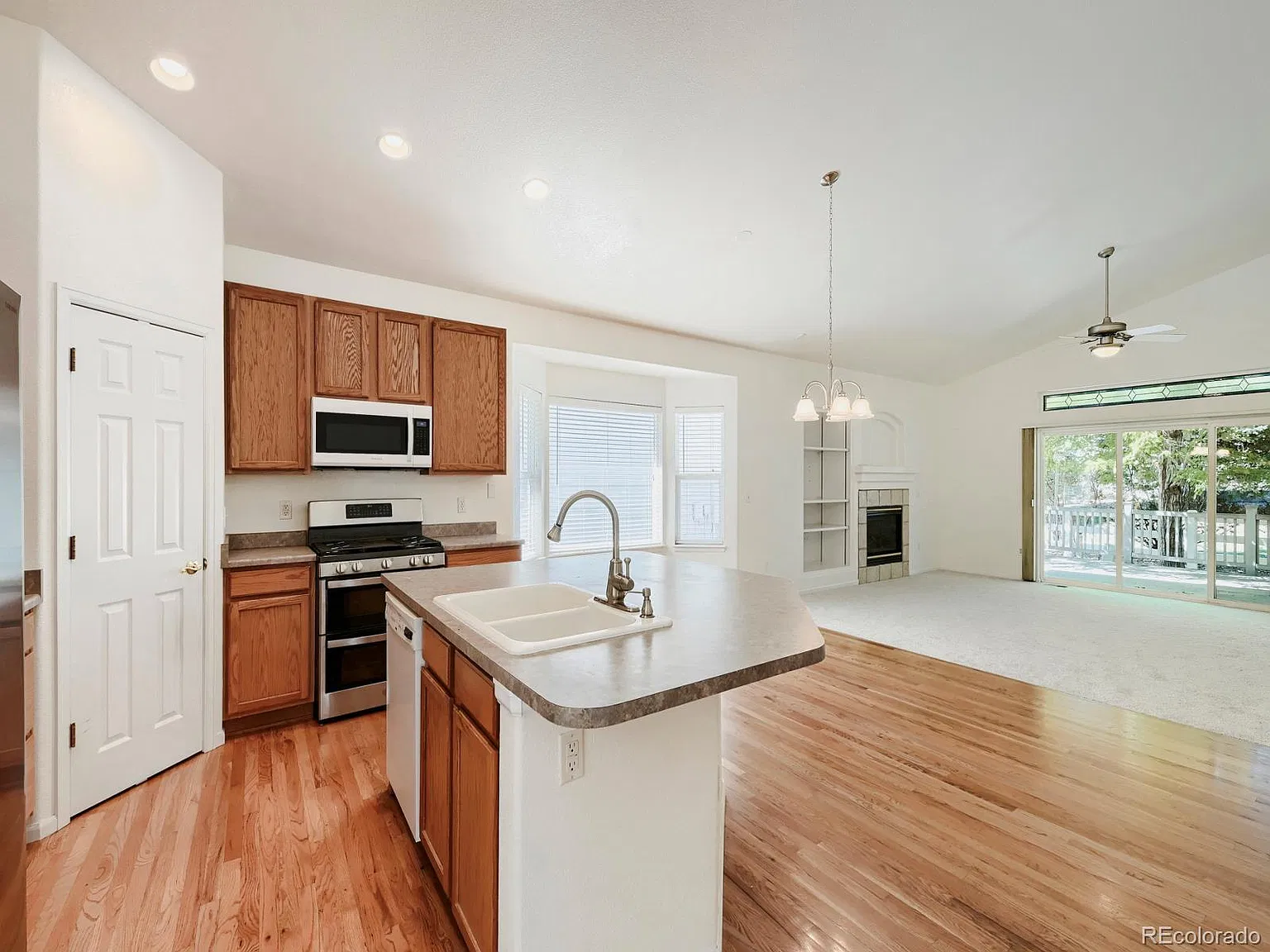 3 bed, 2.0 bath, 1752 sqft, $2,900 — Photo 4