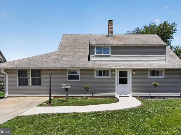 17 Idolstone Rd, Levittown, PA 19057