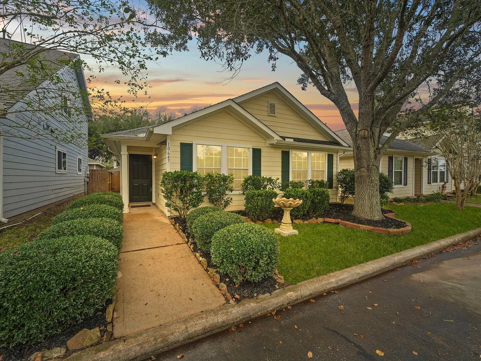 3 bed, 2.0 bath, 1440 sqft, $1,950 — Photo 2