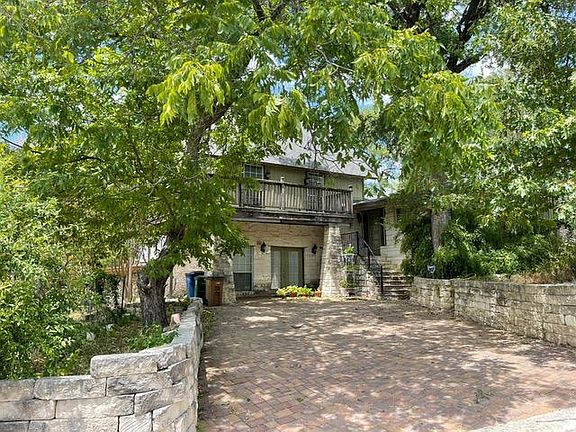 3rd image of 1708 Deerfield Dr