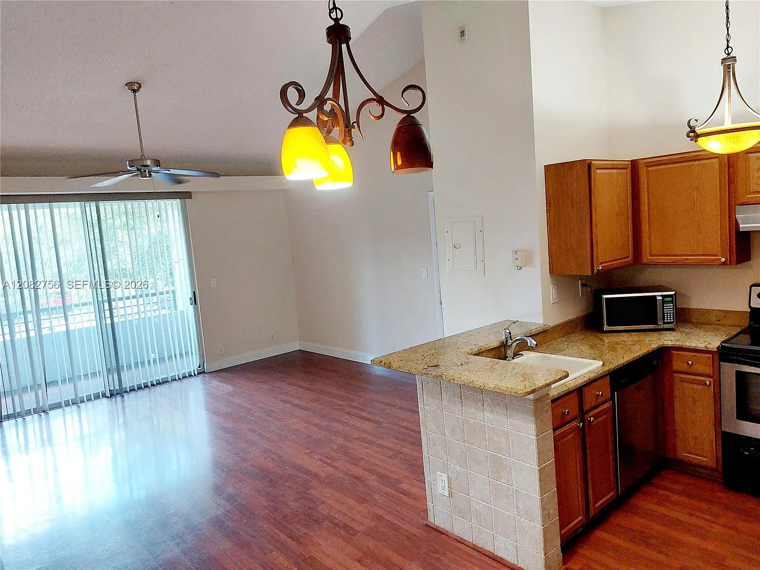 Coco Parc Condo — Photo 4