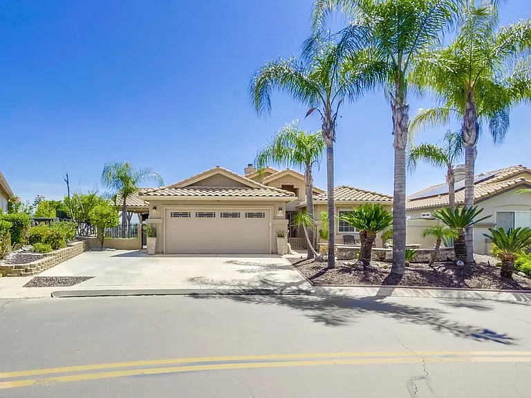 2703 Lobelia Rd — Photo 2