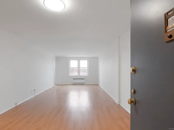 39 Glenbrook Road APT 3V, Stamford, CT 06902