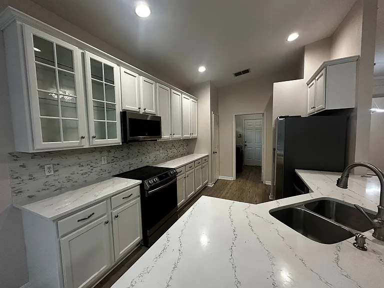 1363 Glenwick Dr — Photo 7