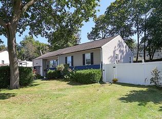 97 Indian Head Rd, Kings Park, NY 11754