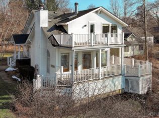 6N334 Riverside Dr, St Charles, IL 60174