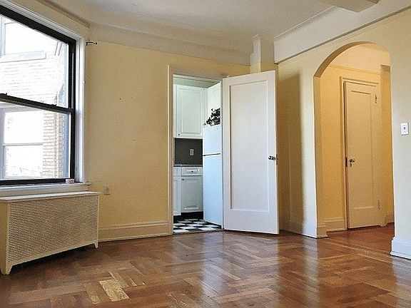 5th image of 311 E 72nd St APT 17A