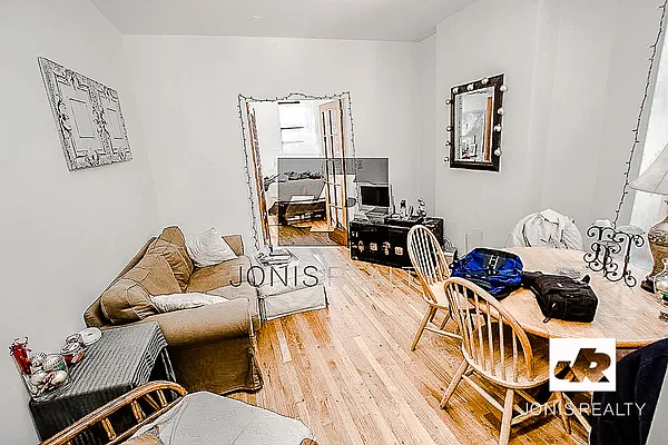 Rented by Jonis Realty | media 8