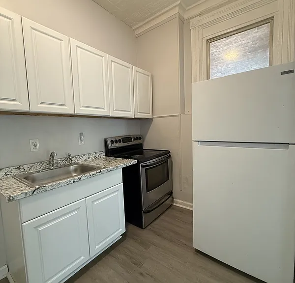 3038 6th Ave #1F — Photo 2