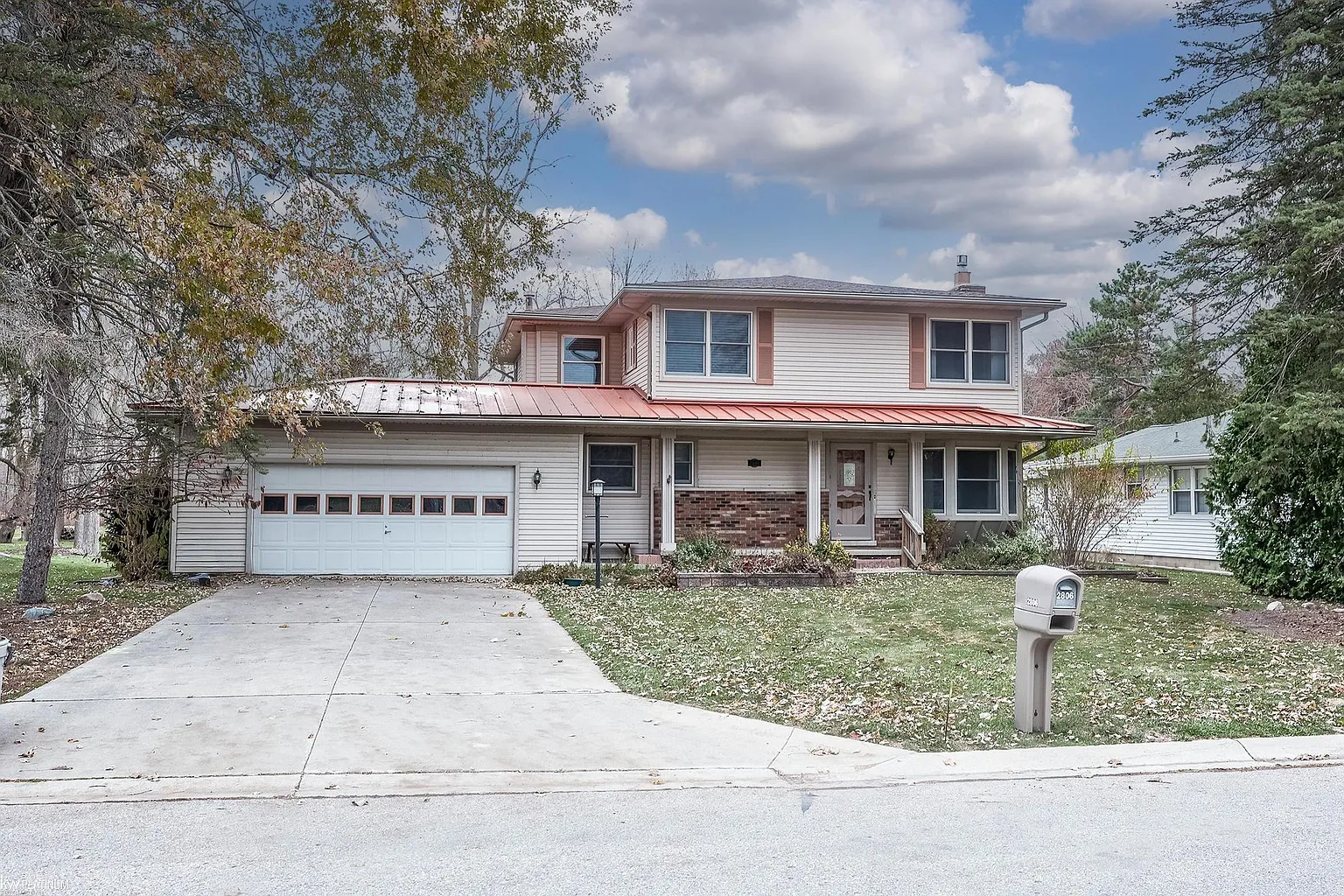 2806 Woodstock Dr photo 1