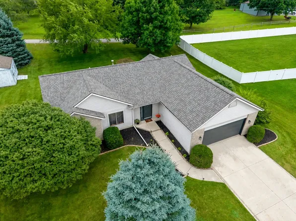 1503 Shadow Lake Dr, Angola, IN 46703