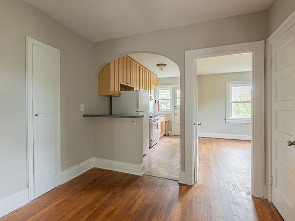 4th image of 819 W 51st St