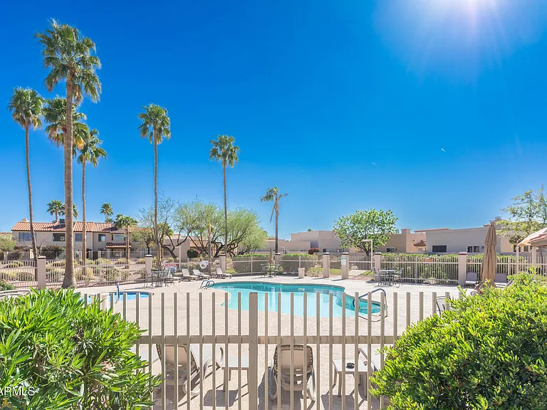 10930 E Hope Dr — Photo 31