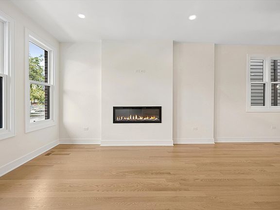 4th image of 3319 S Prairie Ave