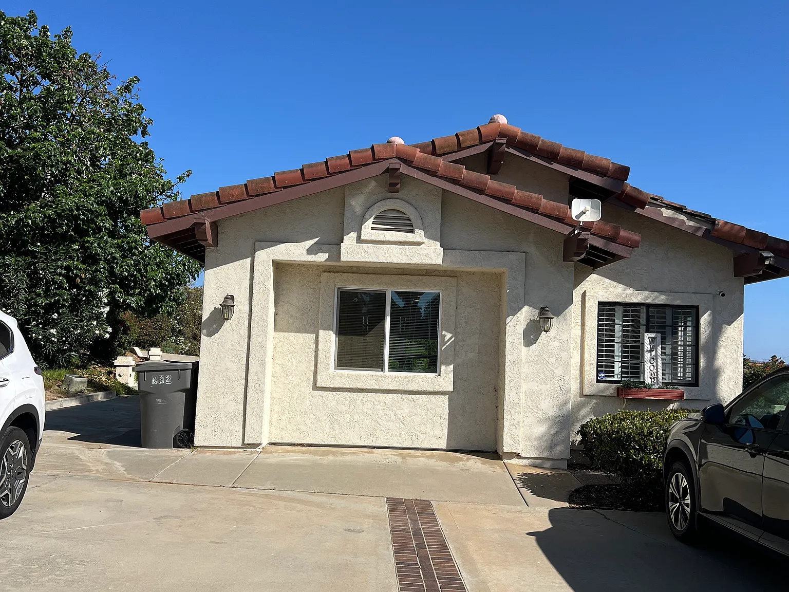 832 Grove View Rd — Photo 1