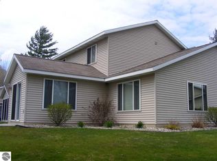 320 Woodside Cir, Cadillac, MI 49601