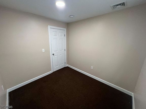4th image of 562 Summer St