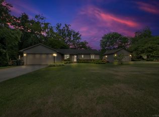 1141 Heights Rd, Lake Orion, MI 48362
