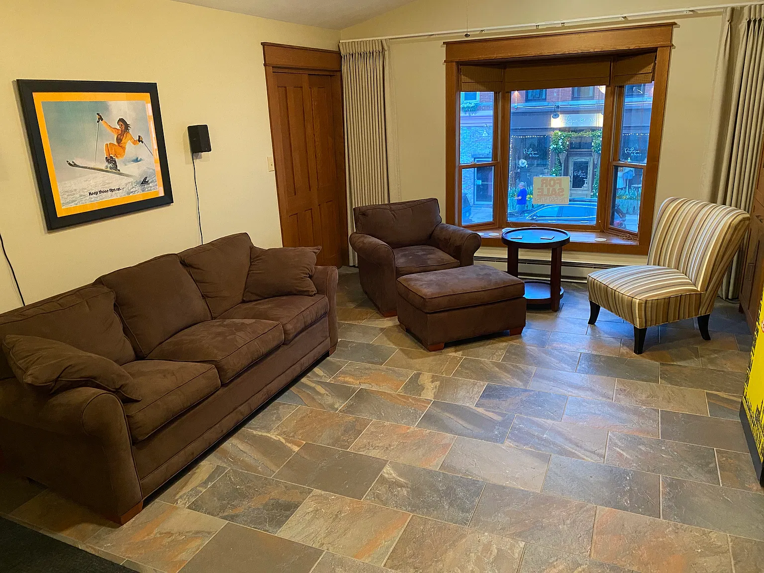 1 bed, 1.5 bath, 690 sqft, $1,800 — Photo 1