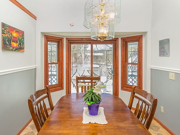4th image of 33008 Hilary Cir NE