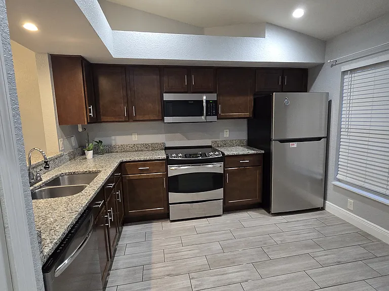 14341 Island Cove Dr — Photo 4