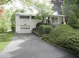 137 Surrey Dr, Delmont, PA