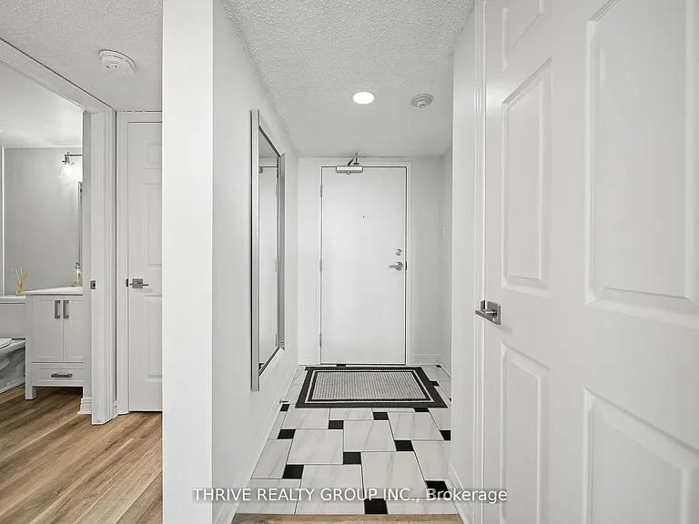 600 Talbot St #803 — Photo 3