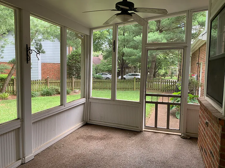 637 Sugartree Ln — Photo 33