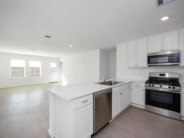 4930 Valencia Frst — Photo 7