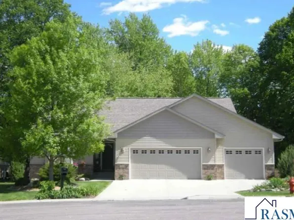 105 Jade Ct, Mankato, MN 56001