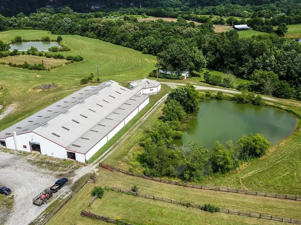 1020 Dozier Boat Dock Rd, Charlotte, TN 37036