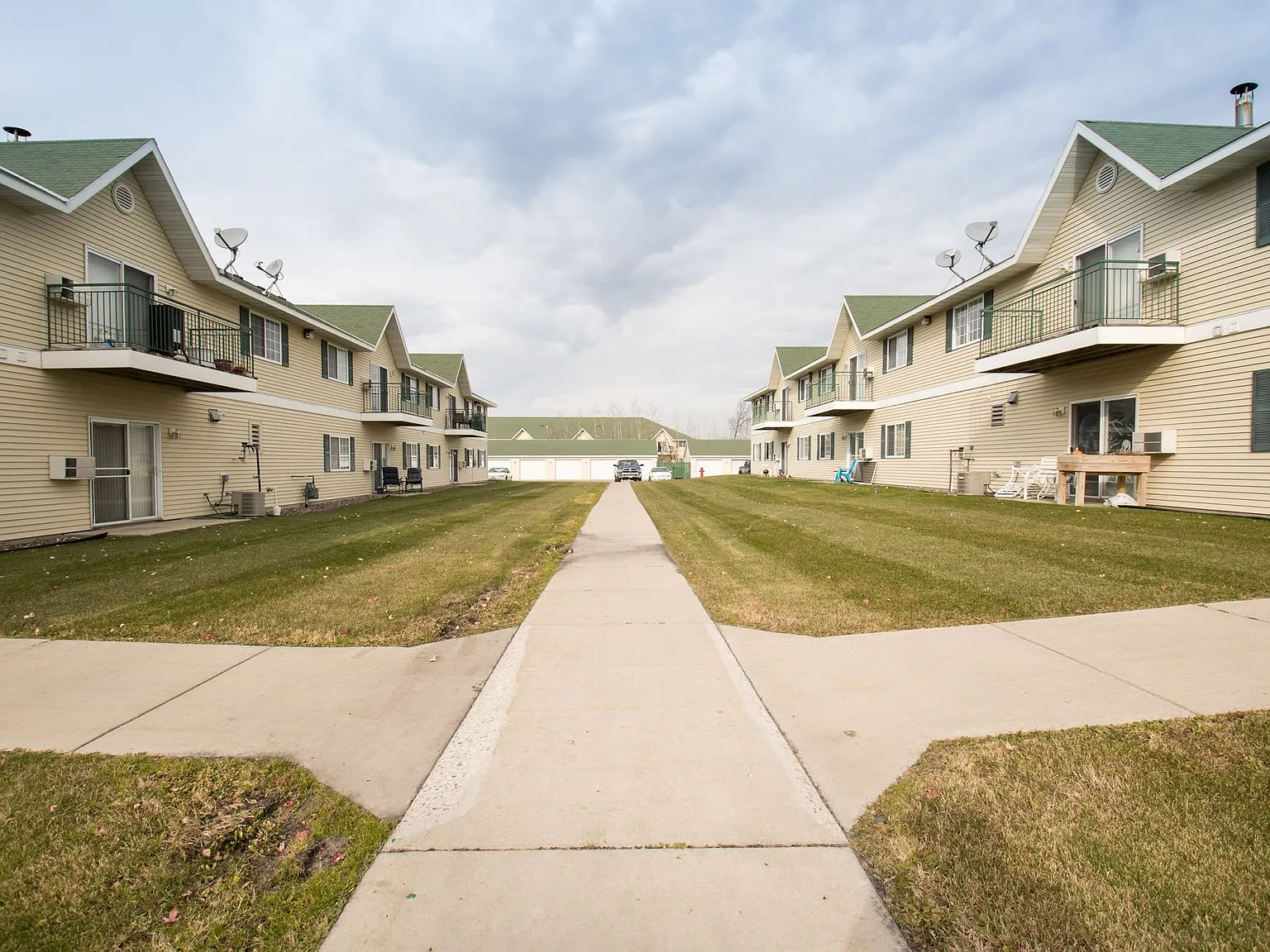 Pheasant Run Apartments — Photo 2
