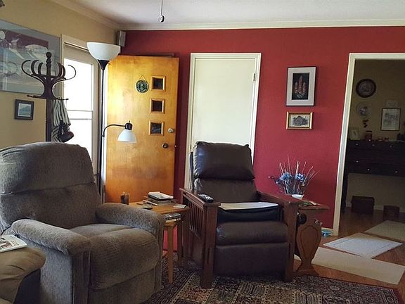 2nd image of 214 E Bluebriar Dr