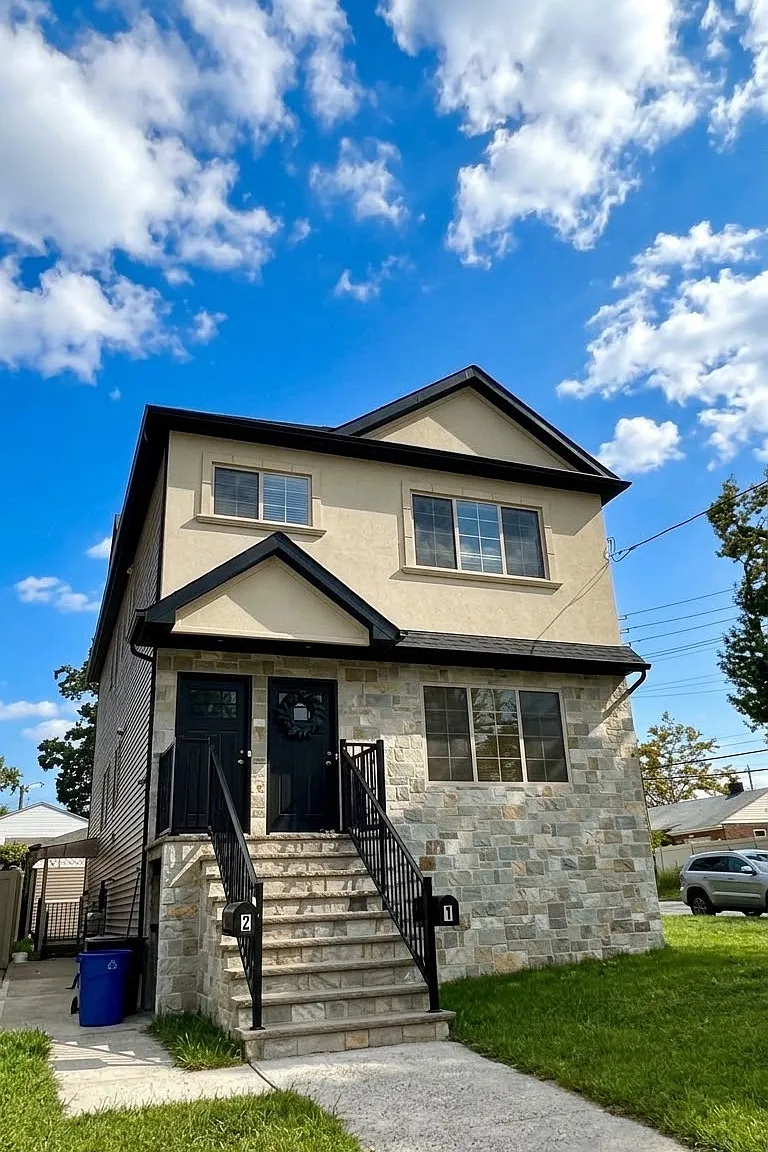 3 bed, $3,100 — Photo 1