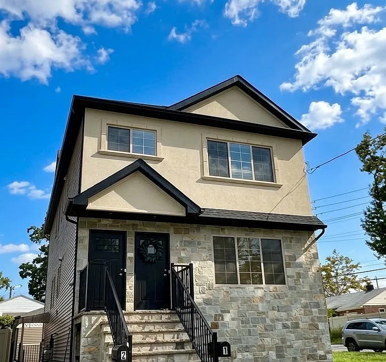 360 Robinson Ave #2