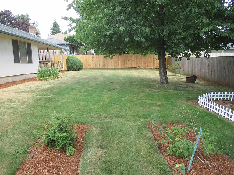 450 Lori Ave SE — Photo 4