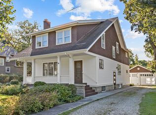 21 W Paddock St, Crystal Lake, IL 60014