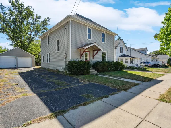 265 W Minnesota St, Le Center, MN 56057