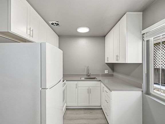 5th image of 3545 Harrison St #4