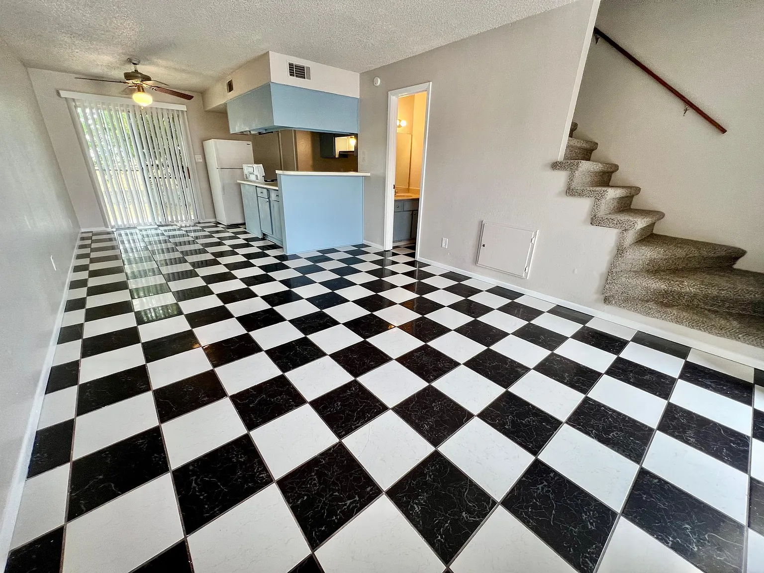 1082 Linde St — Photo 1