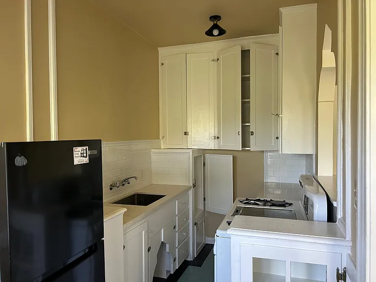 1129 N Hoover St #104 — Photo 9