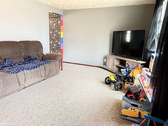 3rd image of 305 E Union St