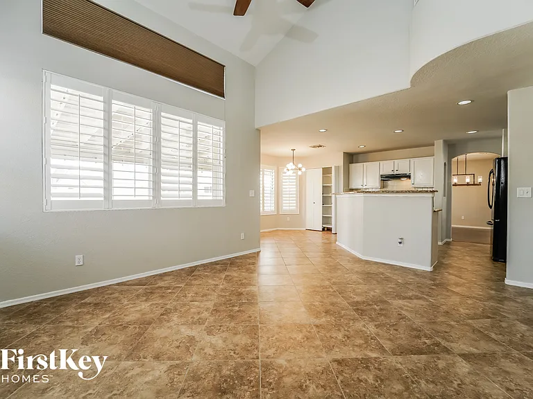 8166 N Pocono Way — Photo 6