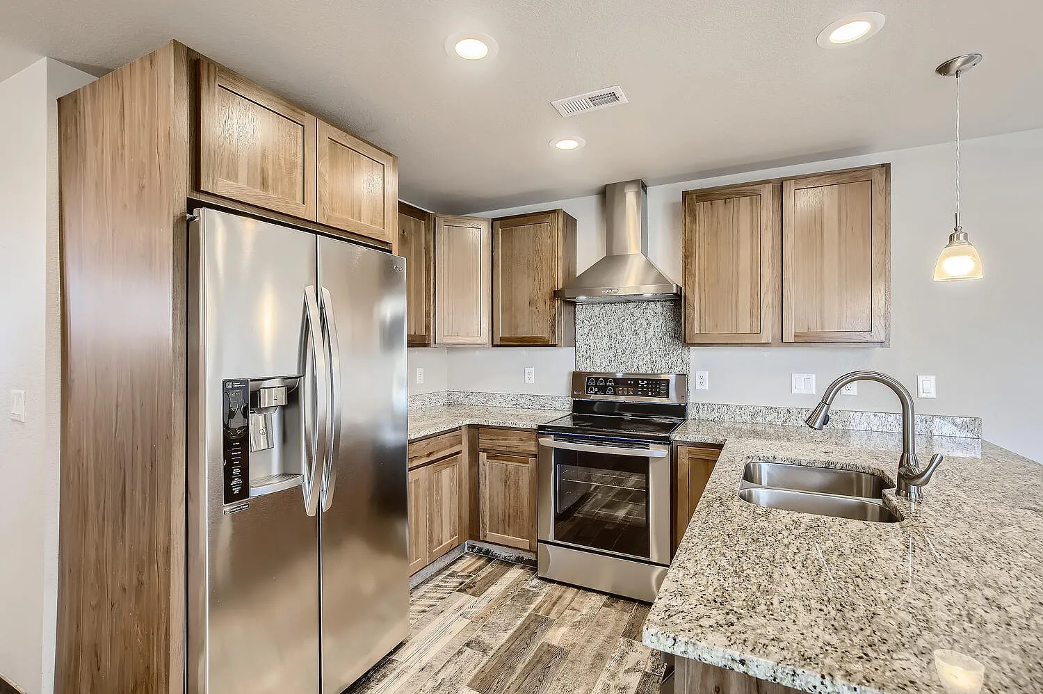 3 bed, 2.5 bath, 1400 sqft, $2,095 — Photo 2