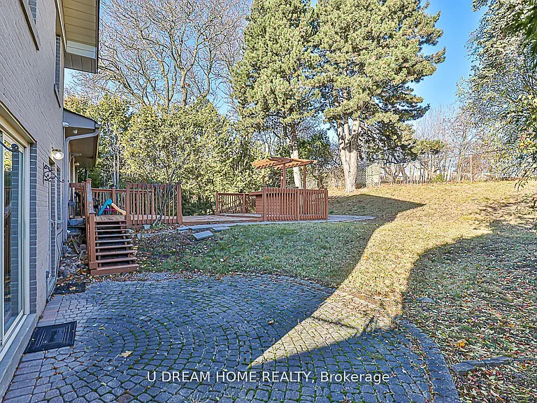 31 Shawfield Cres — Photo 36