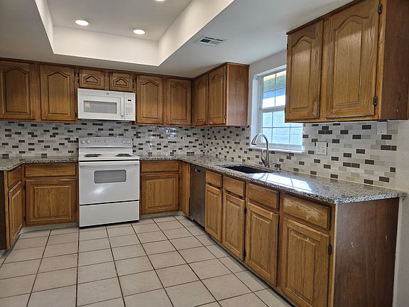 5th image of 8339 Bluff Bend Dr