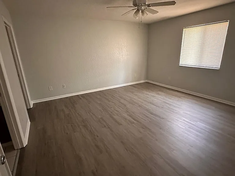 2100 Forest Knoll Dr NE #204 — Photo 4