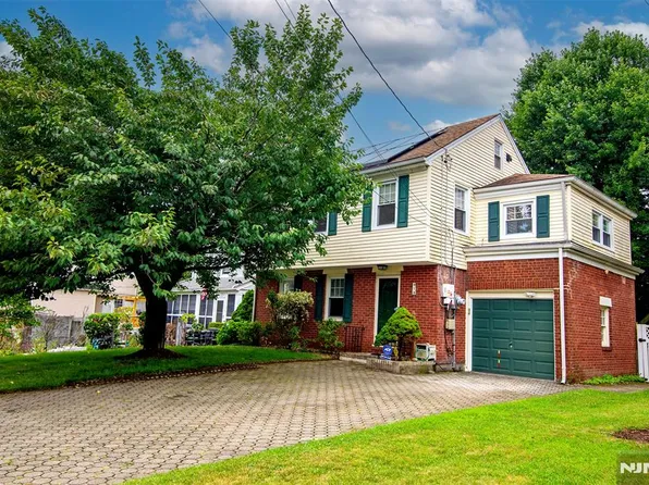 16 Wolcott Rd, Dumont, NJ 07628