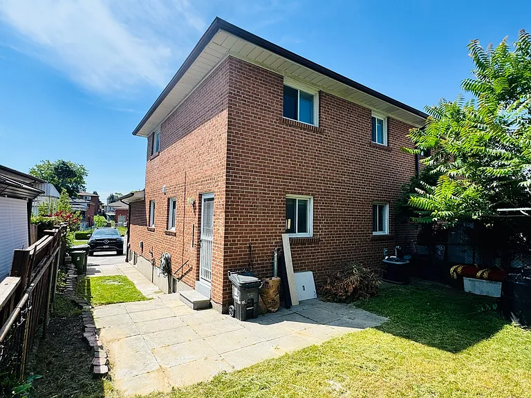 29 Dellbrook Cres — Photo 22